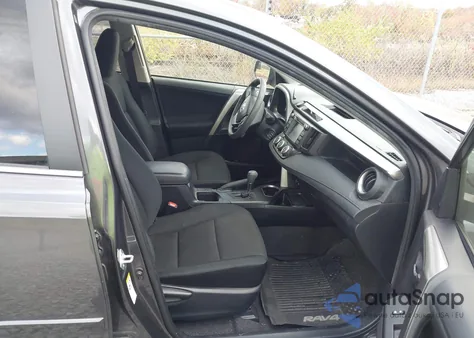 2018 Toyota Rav4 Le z USA, uszkodzony, nr VIN JTMBFREV9JJ248338